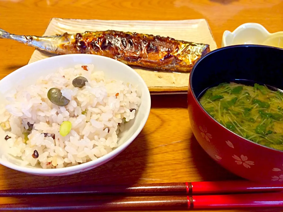 秋刀魚の塩焼きとだだ茶豆の四種玄米の朝ごはん（≧∇≦）|Keiko Nakamuraさん