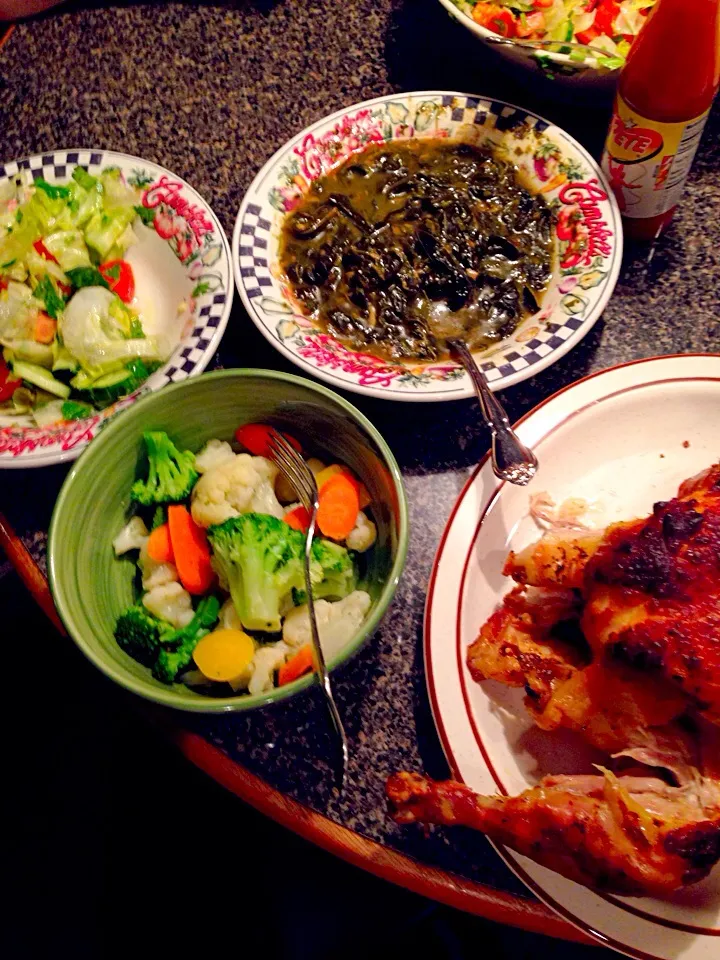 Salad, chicken, vegetables for dinner|nadia issaさん