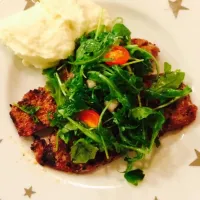 Snapdishの料理写真:Grilled NY Strip with arugula salad and cauliflower mash|Linda Brunoさん