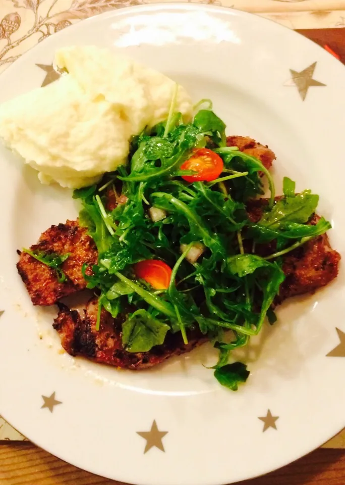 Grilled NY Strip with arugula salad and cauliflower mash|Linda Brunoさん