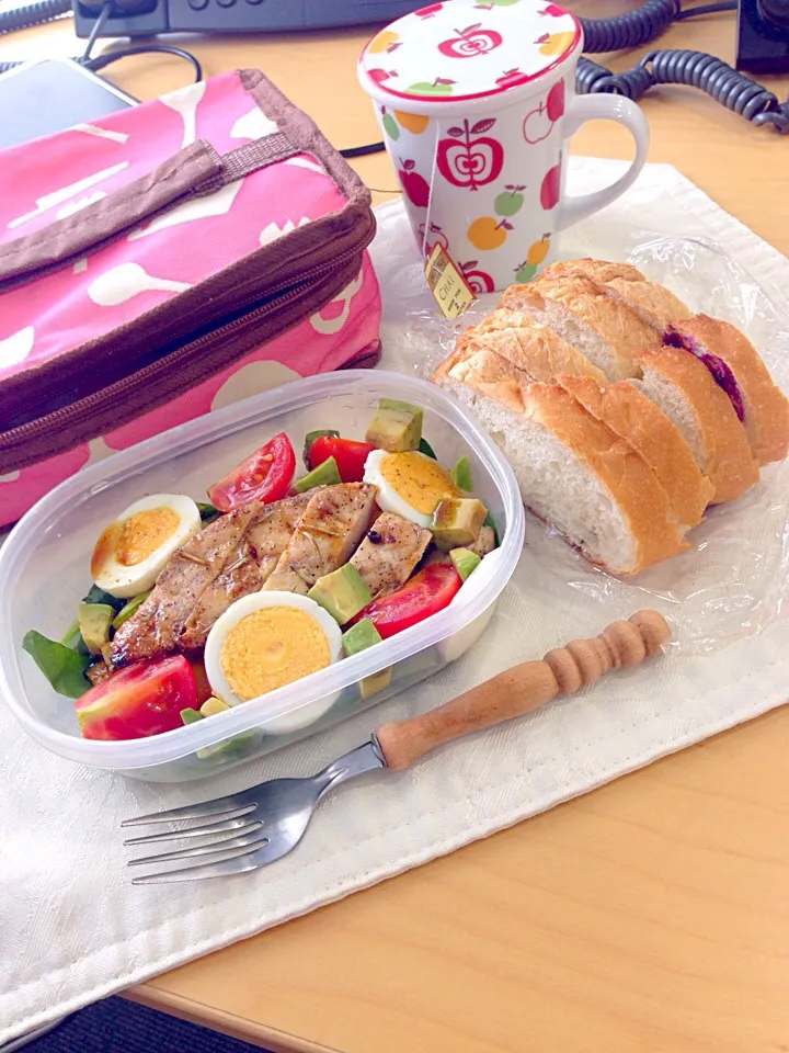 Snapdishの料理写真:Grilled chicken and egg spinach salad and cream cheese and blueberry jam sand|Kumigarさん