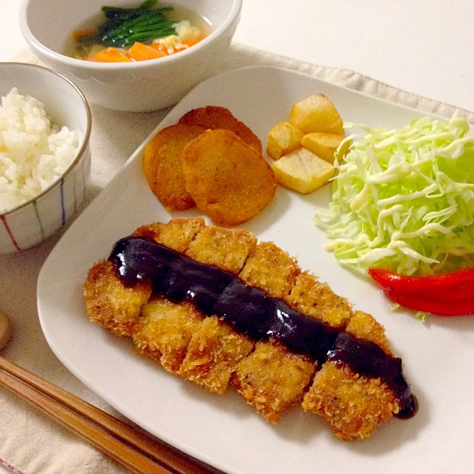 味噌カツ・ポテトフライ・かぼちゃもち・キャベツ・パプリカのマリネ・中華スープ|Accaさん