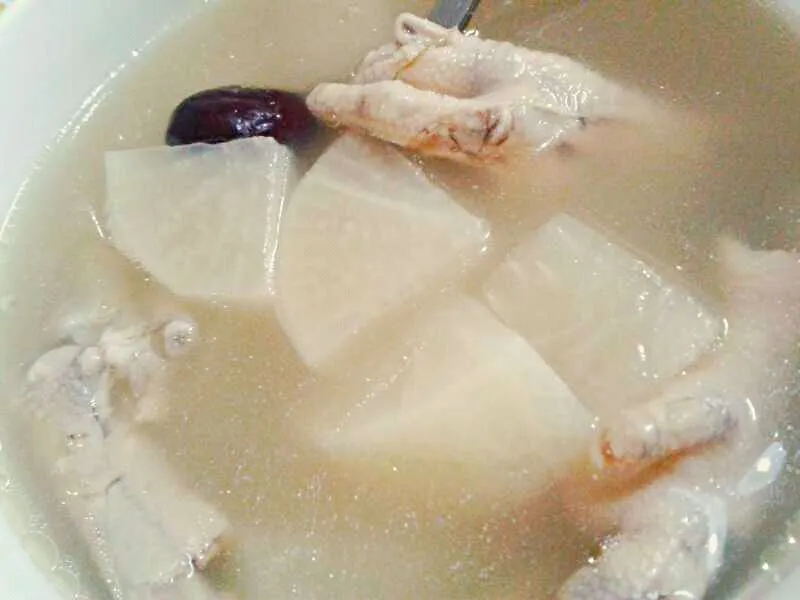 slurp.. slurp... radish soup with chicken feet. yeap.. did you not know that chicken feet is said to be high in collagen?  #homemade #food # Chinese #healthydie|Kenex Kum Chee Kuanさん