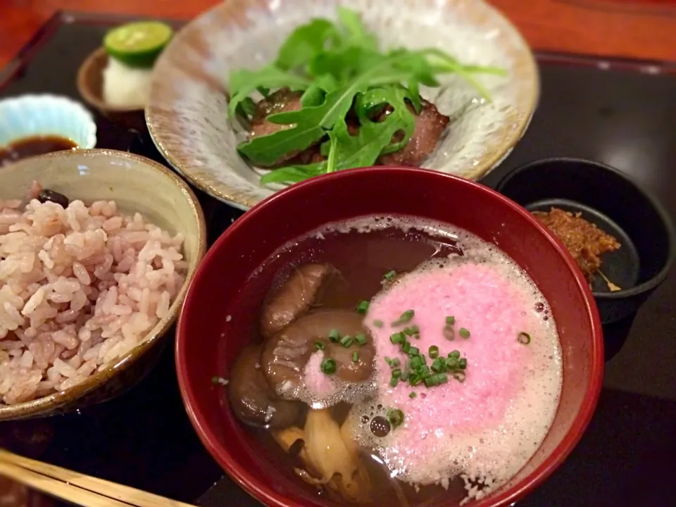 Snapdishの料理写真:紫山芋と平茸汁 カツオ味噌 島産黒小豆ご飯|くぅ♪さん