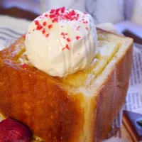 セントルレシピの角食で 蜂蜜トースト  ハーゲンダッツ乗せ✨✨