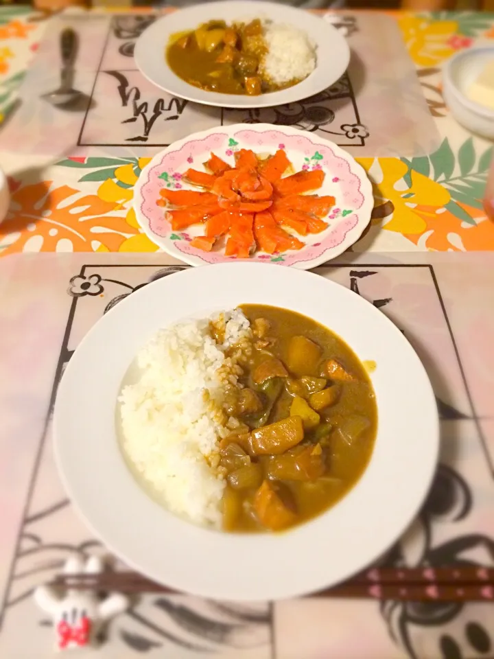 野菜カレー(友人からのおすそ分け)とサーモンのカルパッチョ(自作)|Yukiko Takanoさん