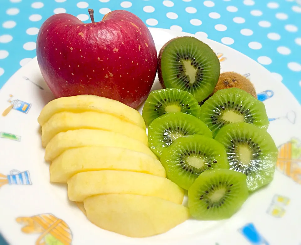 Fresh Apple & kiwi fruits|Liezlさん