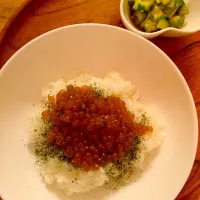 いくら丼とオクラ＆胡瓜の酢の物|まーたんさん