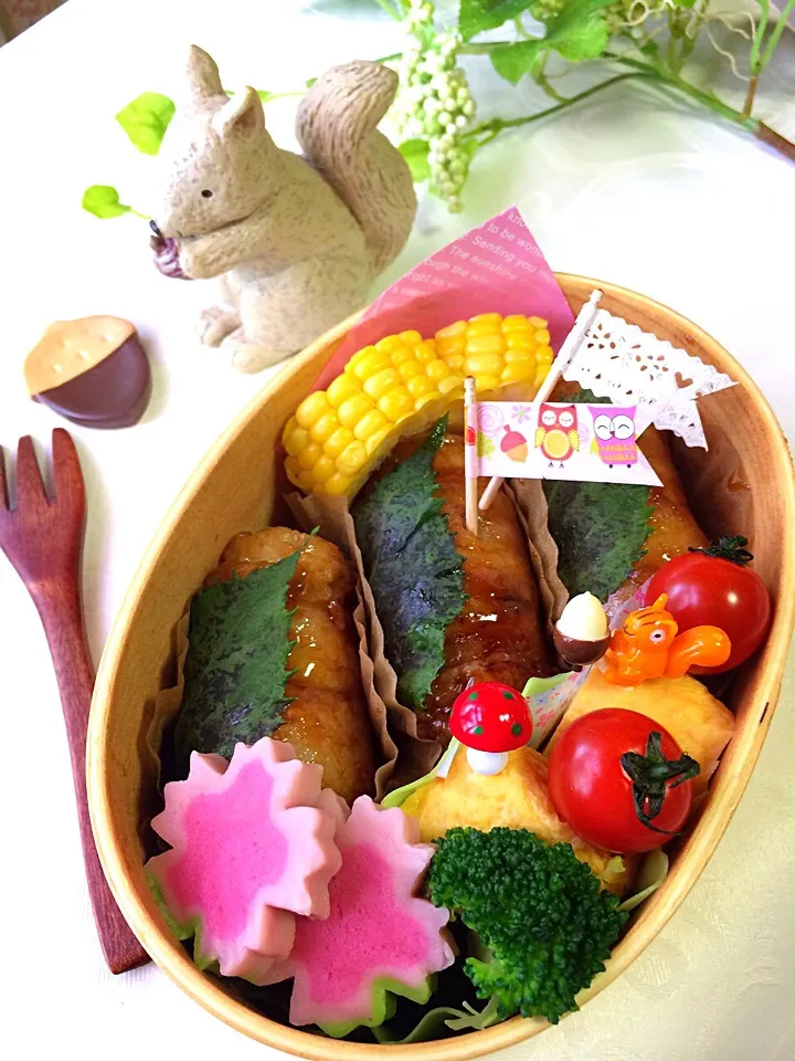 Snapdishの料理写真:ゆっぴーઈ(◕ั◡◕ั)*ﾟ*♡のお弁当『秋の肉巻きおにぎり』|kumiさん