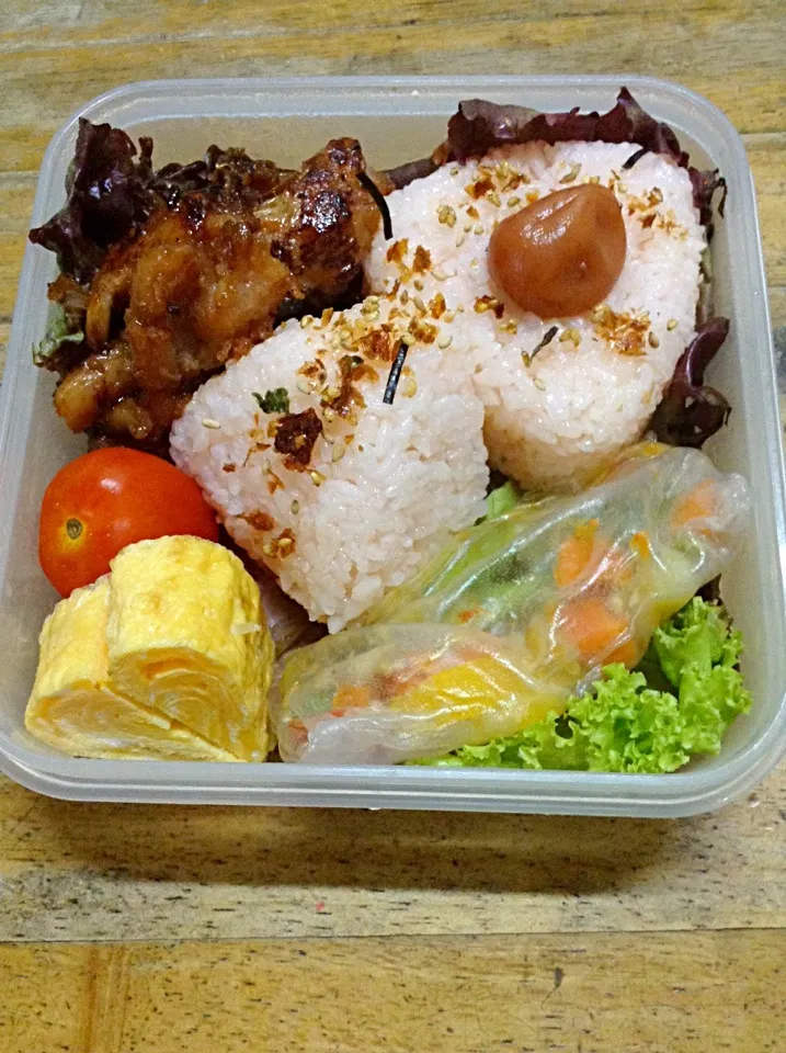 Snapdishの料理写真:Chicken Barbeque with Salmon Onigiri and Vegetable Spring Roll|Esther Mozoさん