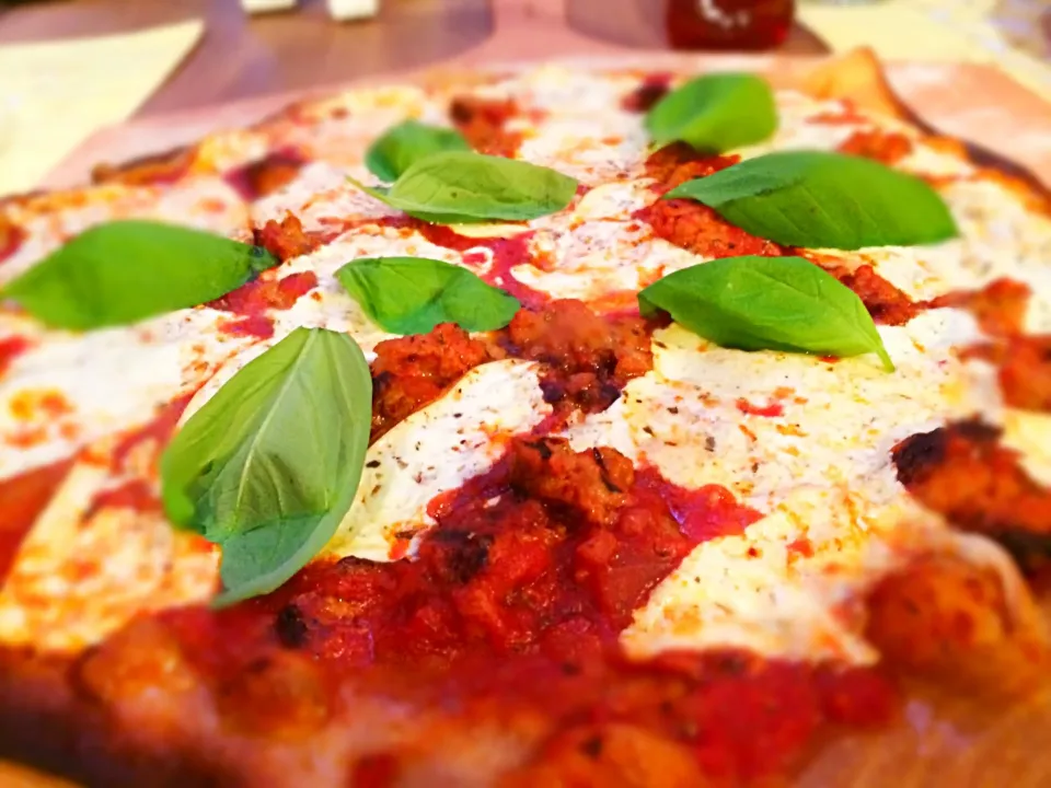 Smoked mozzarella and meat ball pizza|Akiko Nishimaeさん