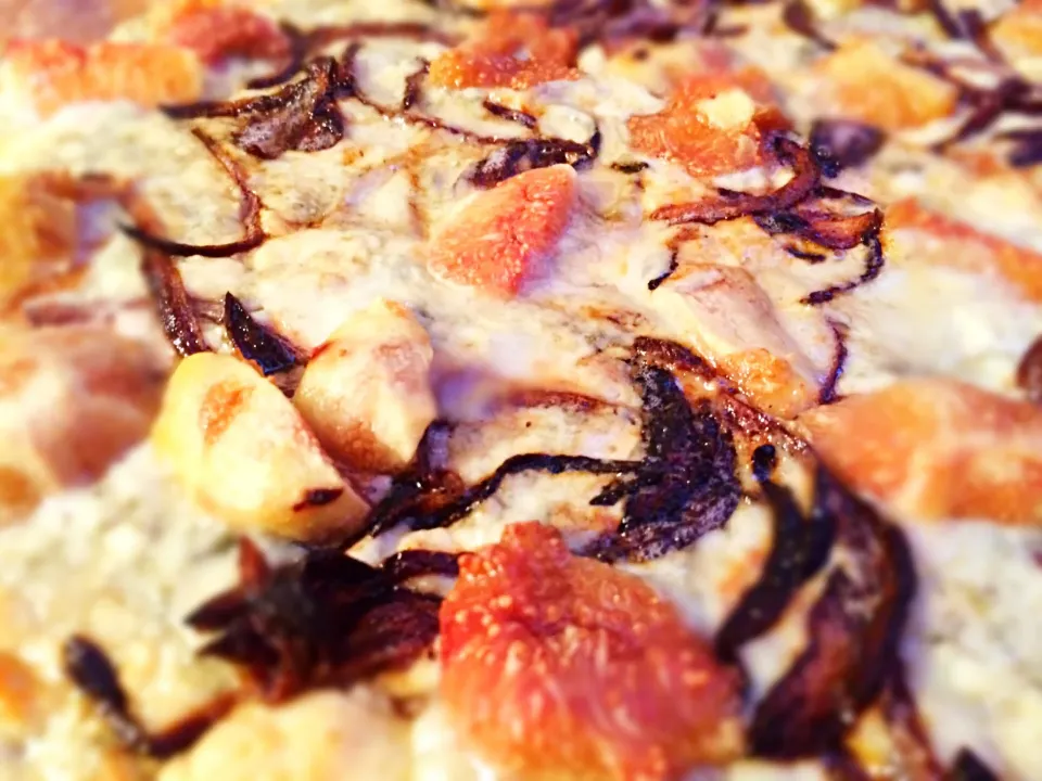 Gorgonzola and fig, caramelized red onion pizza with honey|Akiko Nishimaeさん