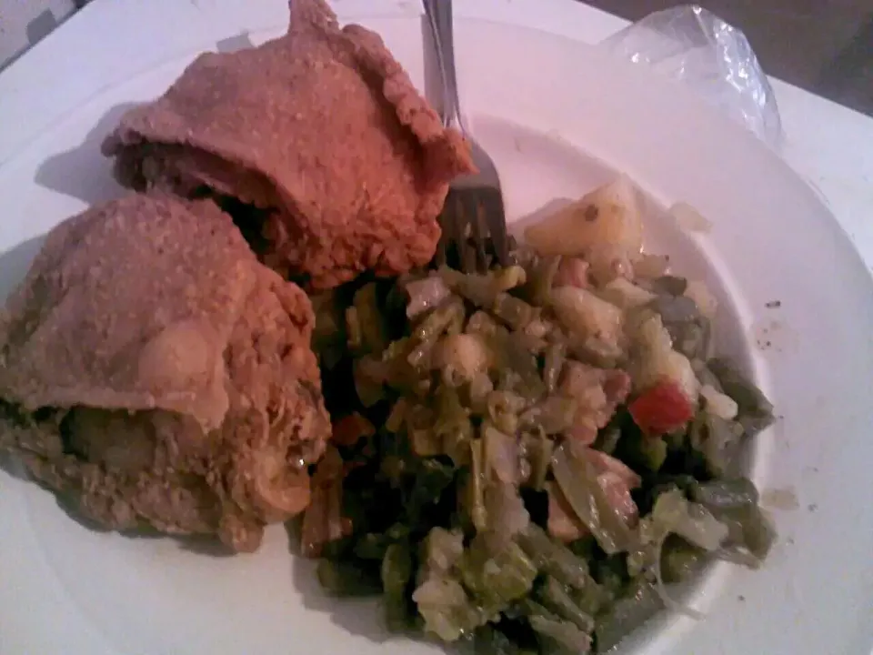 Fried #Chicken Thighs With Southern Green Beans #Vegetable With Potatoes #SouthernIsComfort 💋🌝💋|Alisha GodsglamGirl Matthewsさん