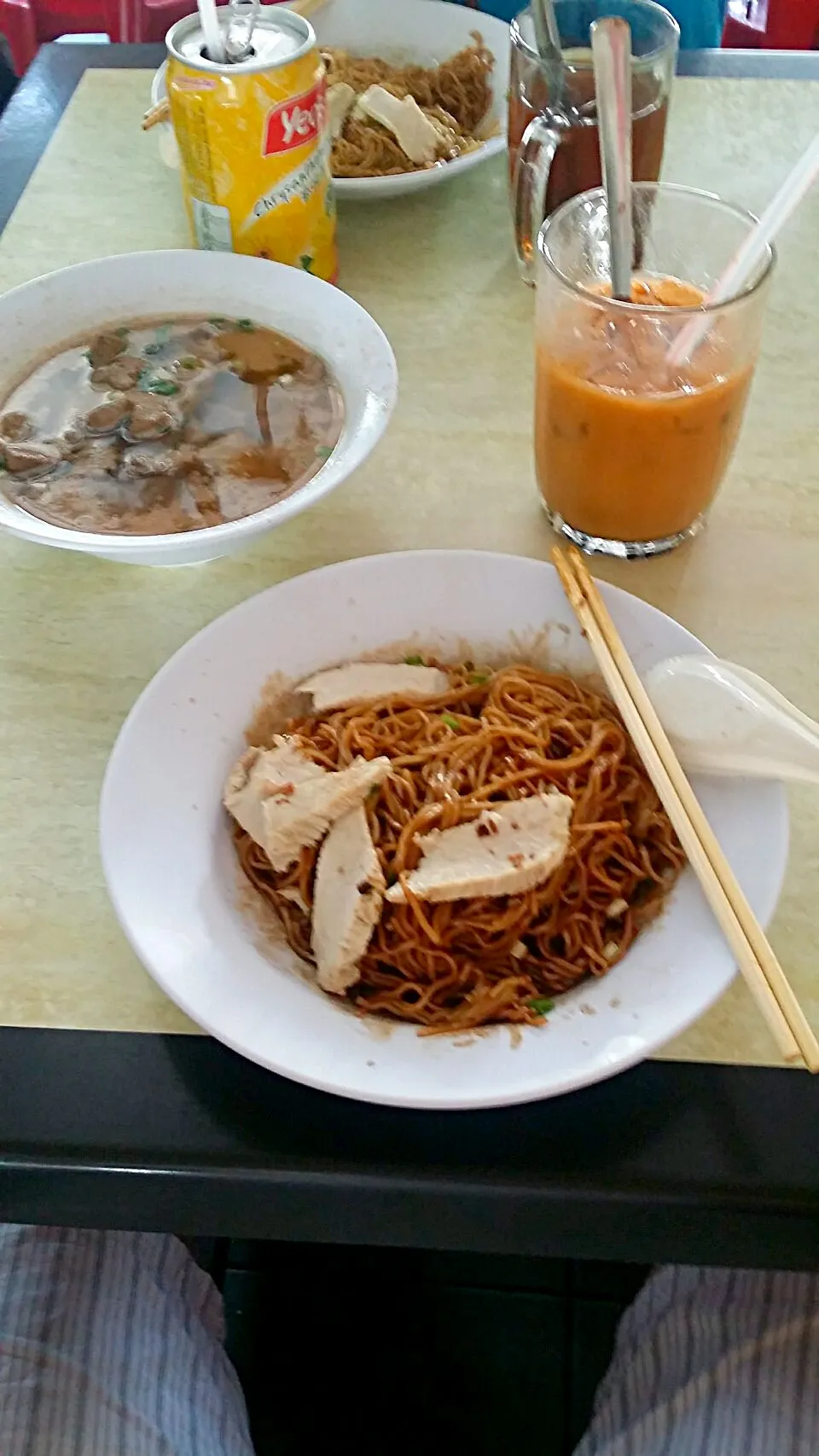 Dry pan noodle with pork liver soup|Wong Chun Weiさん