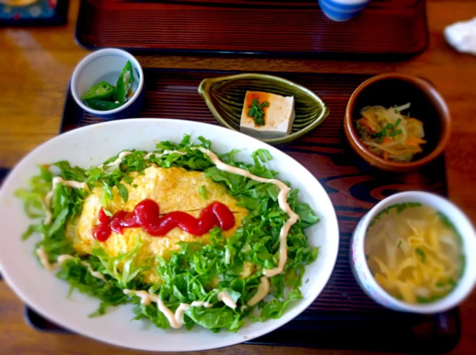 「そば屋てぃら〜ぐゎぁ」日替わりランチ オムライス|TORUさん