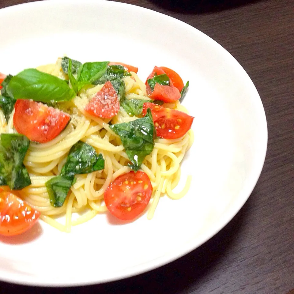 バジルとトマトの冷製パスタ|🌺🍍しぃちゃん(・ω・)🍍🌺さん