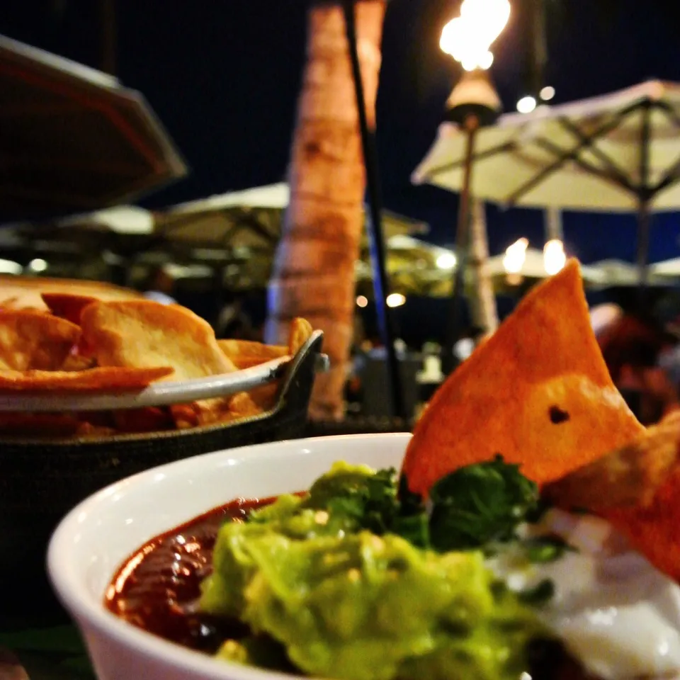 Pier 38 chili, guacamole, sour cream and Thai fried pier 38 fish at Mai Tai Bar🍹|tayukoさん