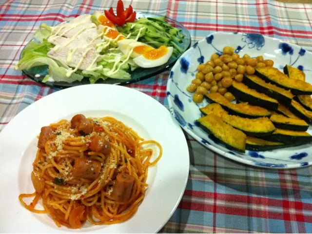 トマトソースパスタ・カボチャとひよこマメのバターソテー・チキンサラダ|まーままさん