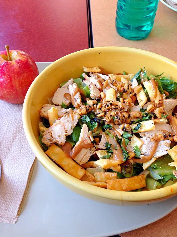 Thai chicken salad! For lunch|nadia issaさん