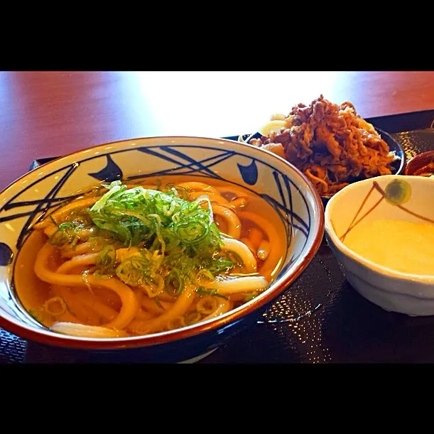 営業マンの昼ごはん 肉盛り とろろ|ぽんたさん