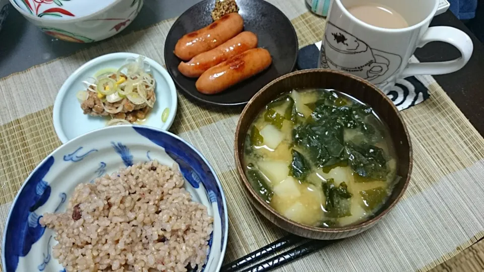 ウィンナソーセージ炒め＆納豆＆じゃがいもの味噌汁|まぐろさん