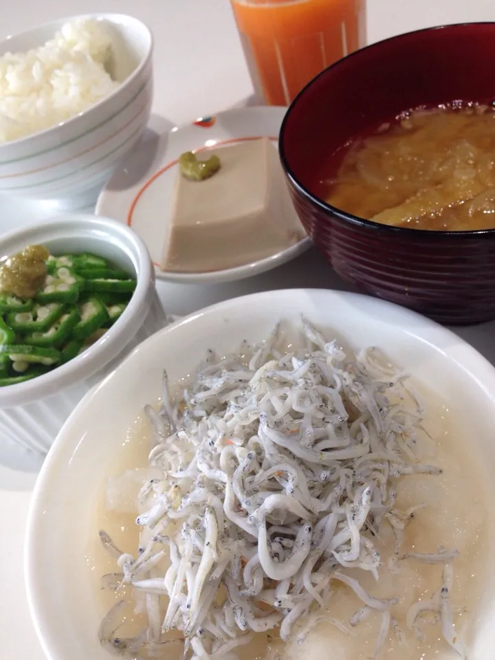 朝食作りました。 しらすおろし、長芋とオクラのわさび醤油、胡麻豆腐、玉ねぎとミョウガの味噌汁  20140920|Keiichi Ikegami Ikeichiさん