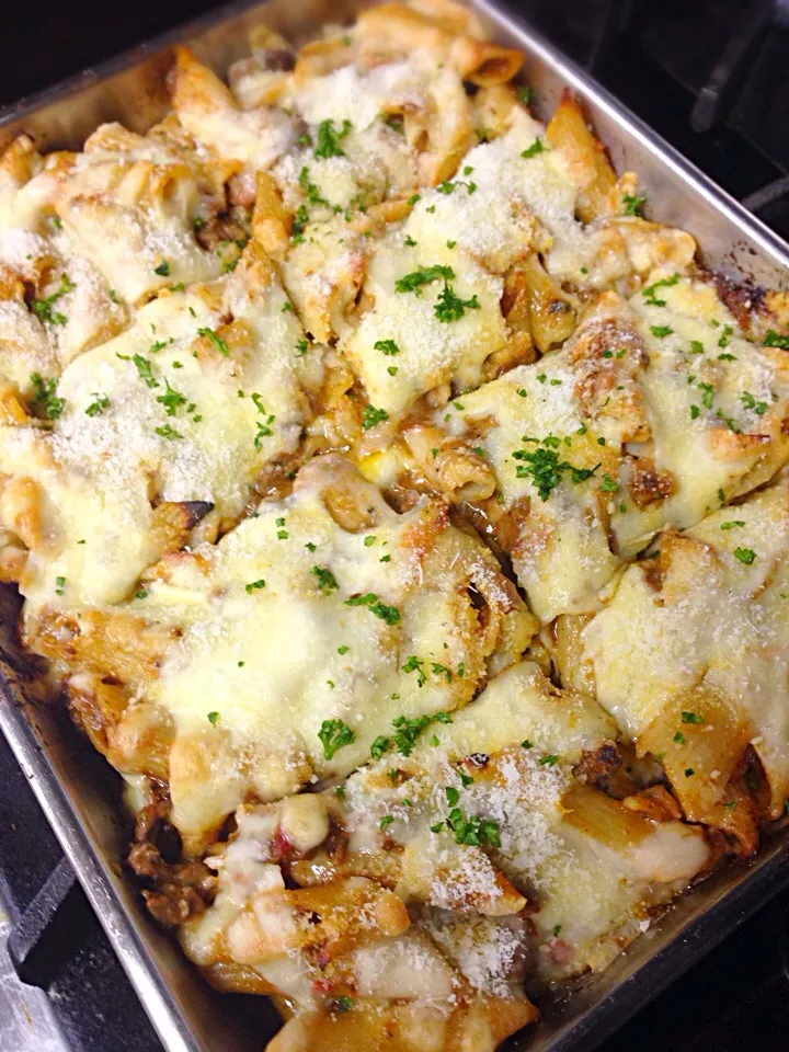 Snapdishの料理写真:Baked Penne ミートソースペンネのオーブン焼き|Funky Chefさん