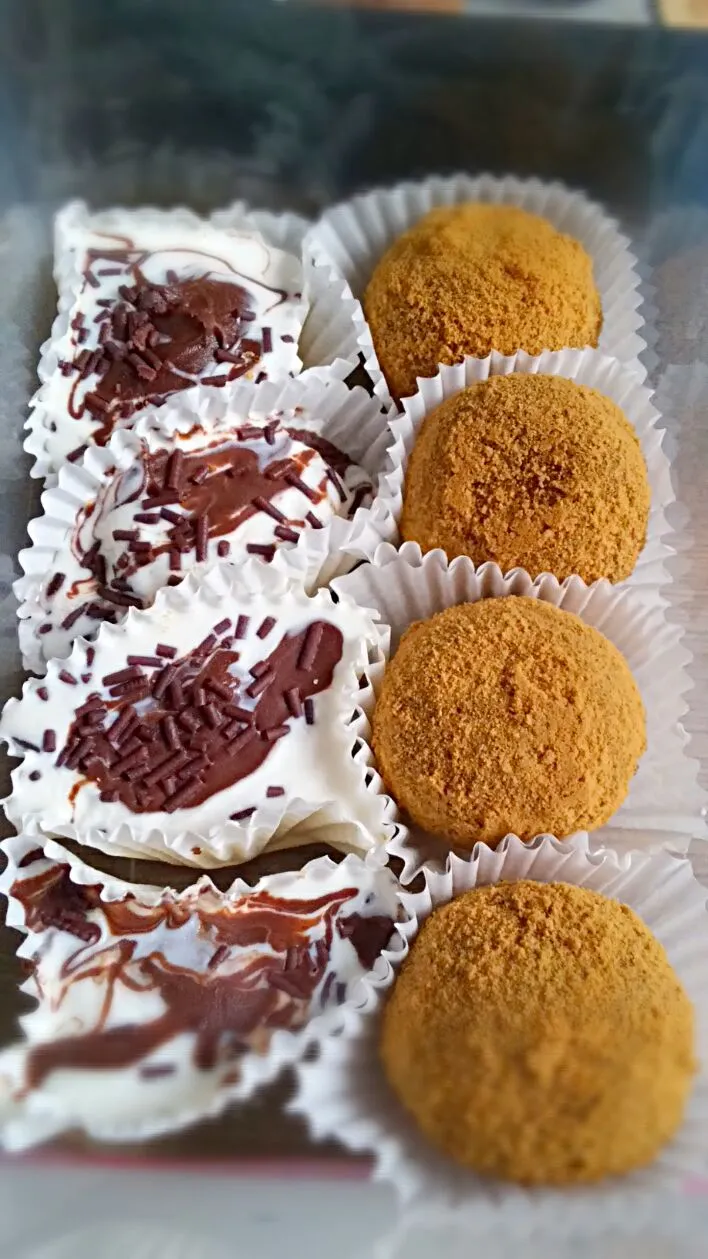 Snapdishの料理写真:crumbled cakes and graham balls

 #nonbake|honeylett guevarraさん