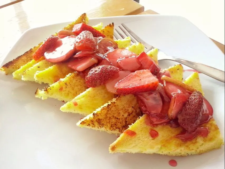 Snapdishの料理写真:toastbread mixfruits sauce|doniさん