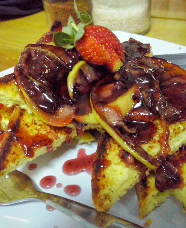 Snapdishの料理写真:toastbread mixberry sauce|doniさん