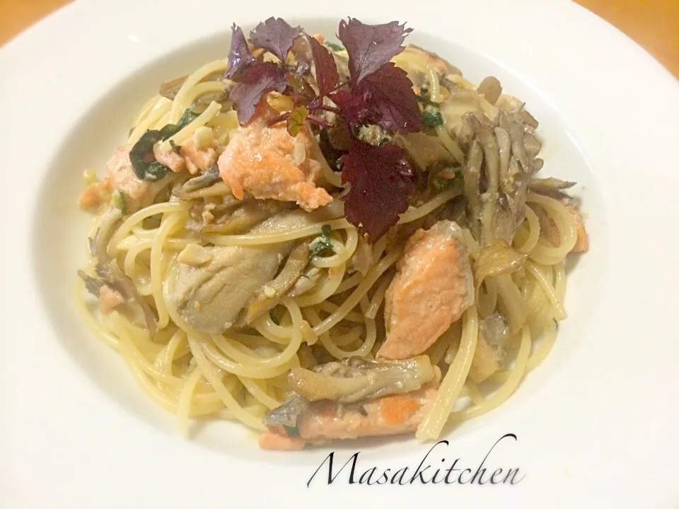 Salmon & mushroom cream pasta miso flavor|Masakiさん