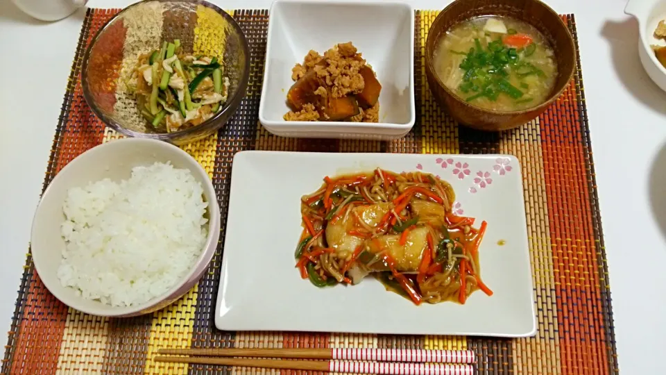 たらの野菜あんかけ、ささみ胡瓜のなめ茸和え、かぼちゃのそぼろ煮、お味噌汁♡|yuiさん