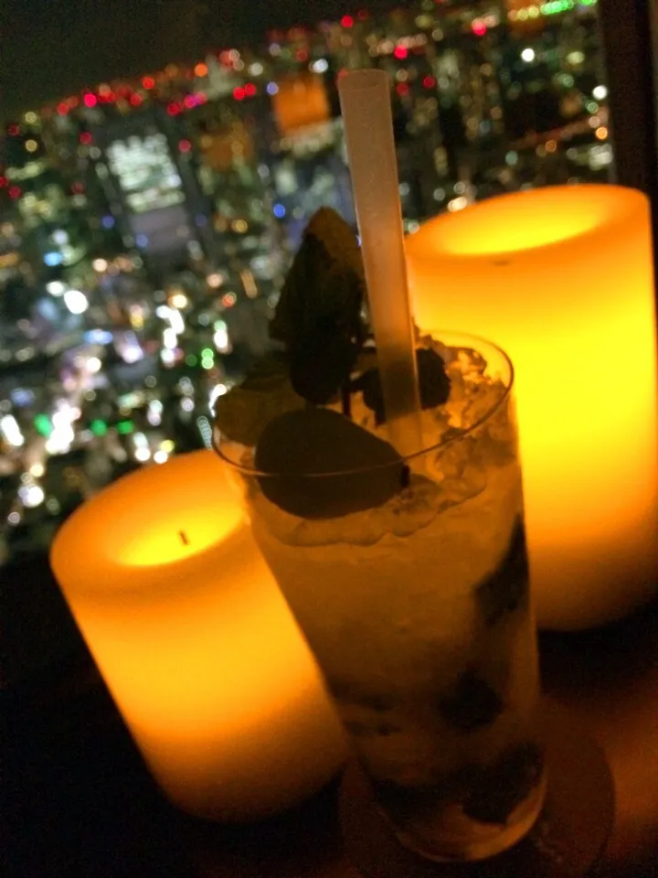 Snapdishの料理写真:Roof Top でマスカットモヒートを🍸🍇✨😋|chieさん