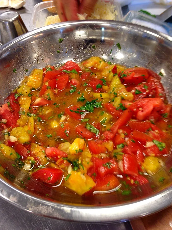 Fresh Heirloom tomato pasta sauce|Connor J. Mabonさん