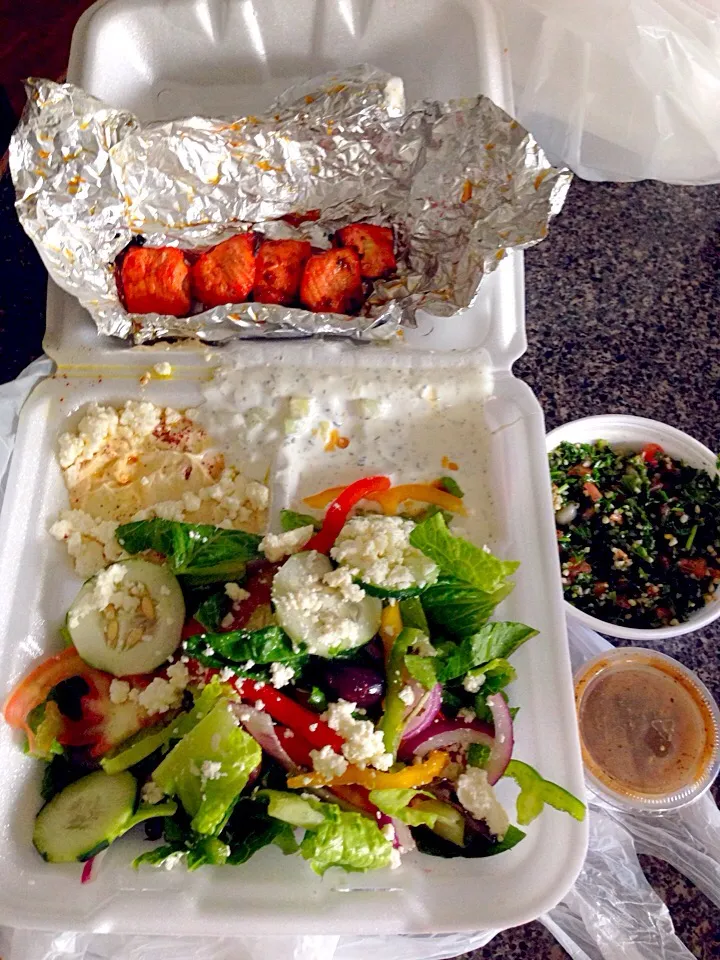 Tabouli, greek salad, hummus, cucumber sauce, and chicken for lunch|nadia issaさん