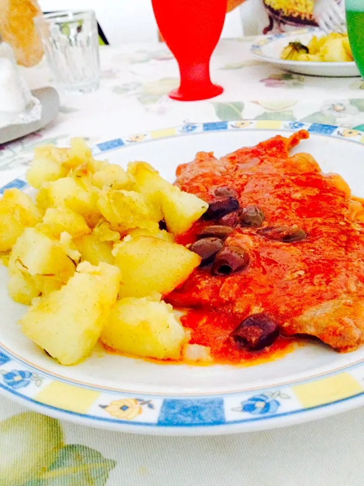 Snapdishの料理写真:Bistecca alla pizzaiola con patate|Madda Lenaさん