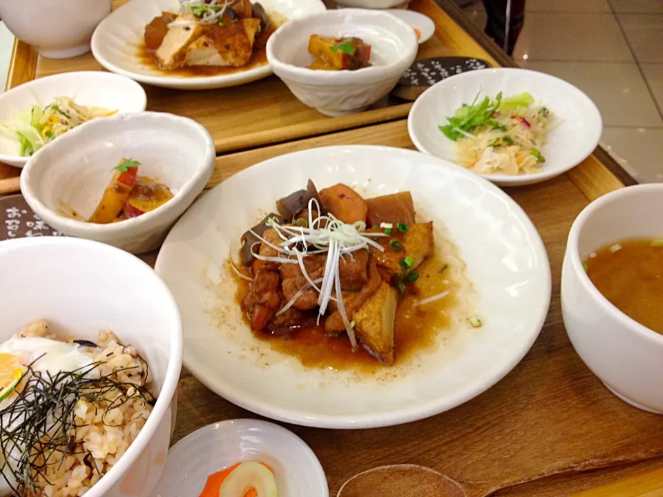 晩ごはん定食 鶏肉と冬瓜の豆ち煮|さくさくぱんださん