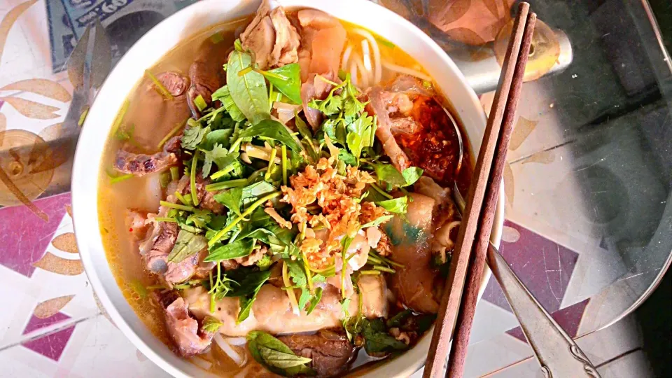 Vietnamese beef noodle Hue style|Anh Nguyenさん