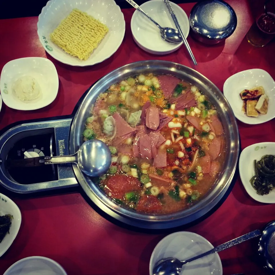 My favorite korean cuisine Budaejjigae
(부대찌개)
プデチゲ大好き♪|BUBUさん