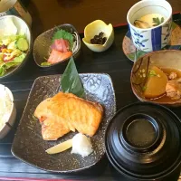 Snapdishの料理写真:盐烤三文鱼|Bohie  Hanさん