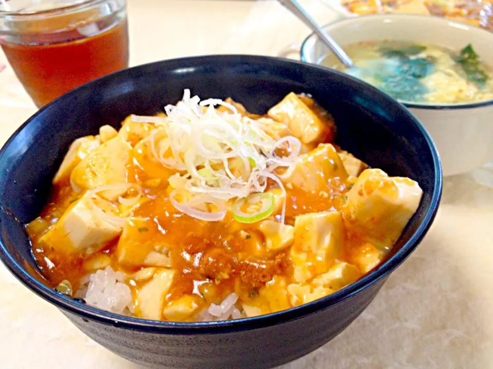 麻婆豆腐丼☆ワカメと玉子スープ|ひかるんさん