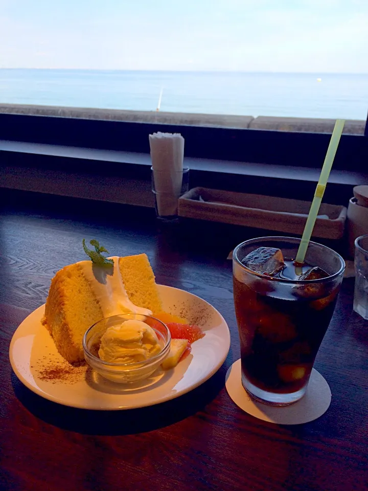 海の見えるカフェで|シンヤさん