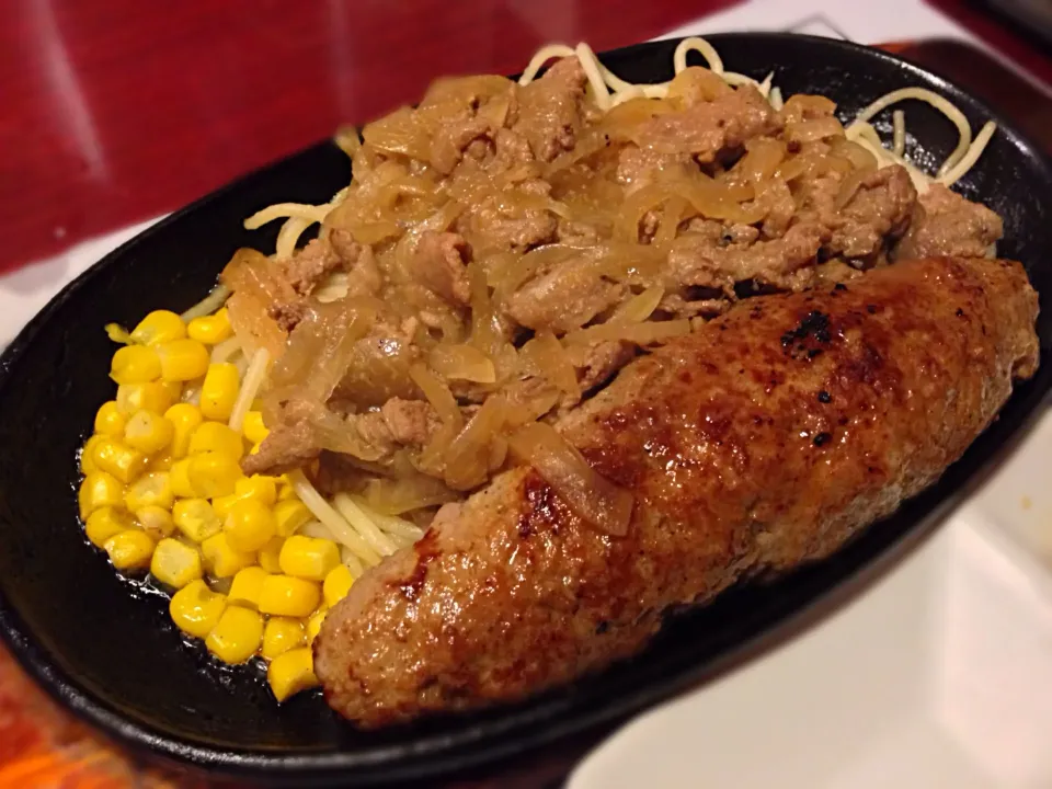 Snapdishの料理写真:グリルハンター ハンター焼きと手ごねハンバーグのセット|ddr3rdmixさん