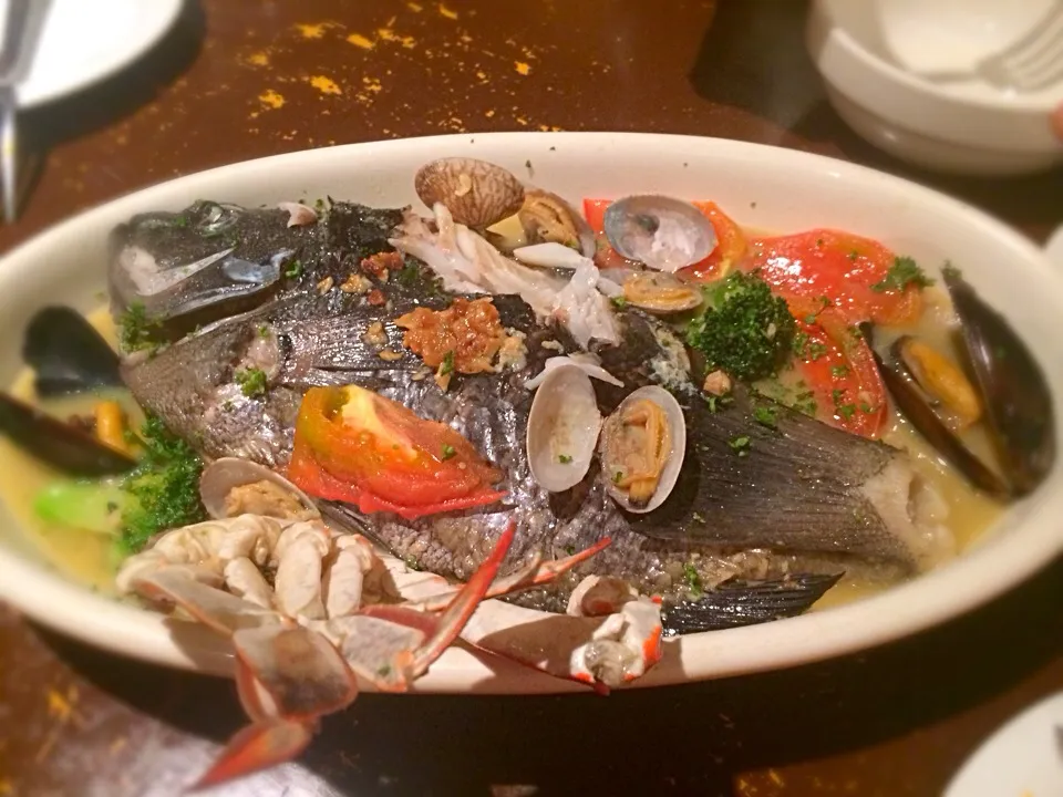 アクアパッツァ( acqua pazza) 、ペシェ・アッラックア・パッツァ（伊: pesce all'acqua pazza、「魚のアックア・パッツァ|aiko takagiさん