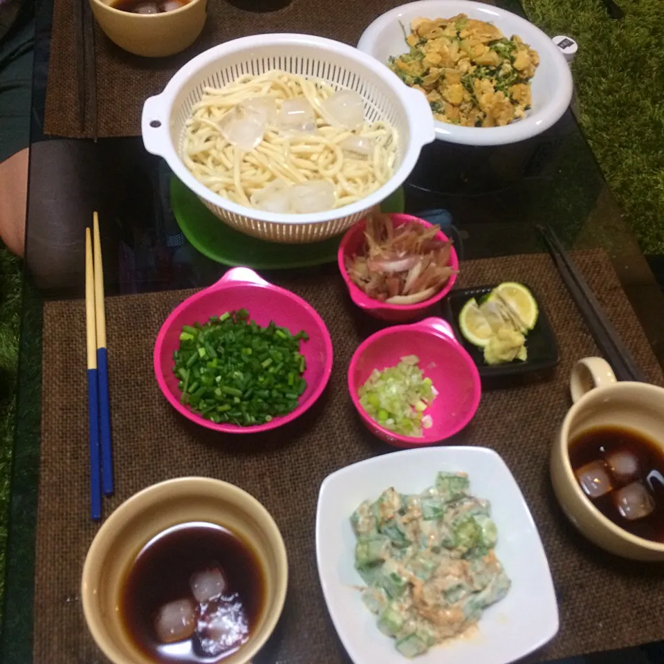 さっぱりザルうどん、オクラマヨポン、豆苗とお揚げの炒め物。|Snack PIYOさん