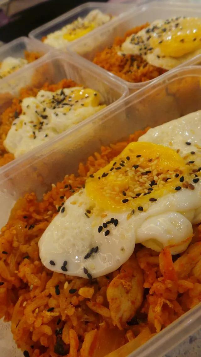 Snapdishの料理写真:Kimchi Fried Rice,  made from home - made kimchi.  
 #homemade #Lunchbox #deliciousmeal #bento #healthydiet#Korean cuisine #kimchi|Kenex Kum Chee Kuanさん