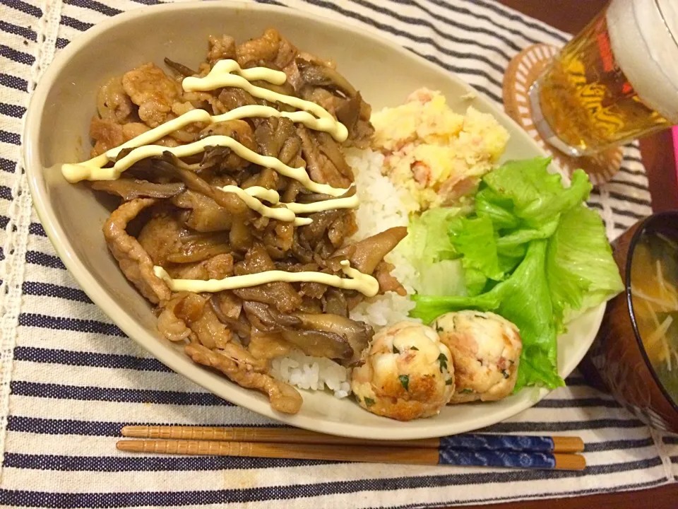 トンテキ丼 ツナポテサラダ はんぺん梅だんご えのきわかめお味噌汁|haseseさん