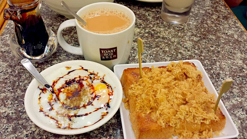 Toast Box: Toast Set 3.
Milk Tea, Thick Floss Toast and 2 Half Boiled Eggs.
>_<♡☆|KaikoKazashiさん