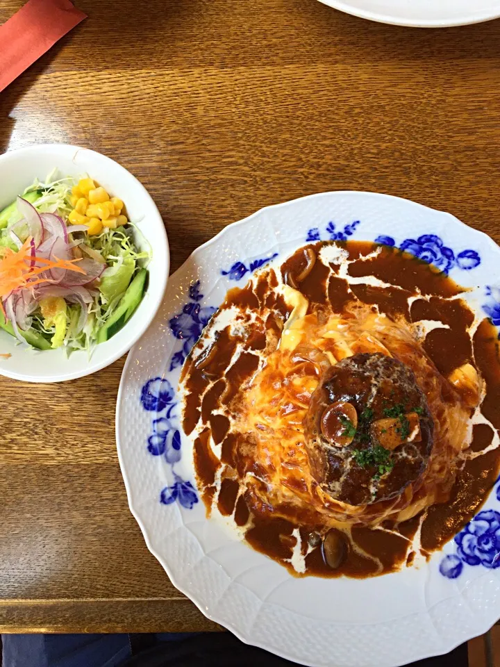 手ごねハンバーグのオムライスランチ（サラダ・ドリンク付）|龍也さん