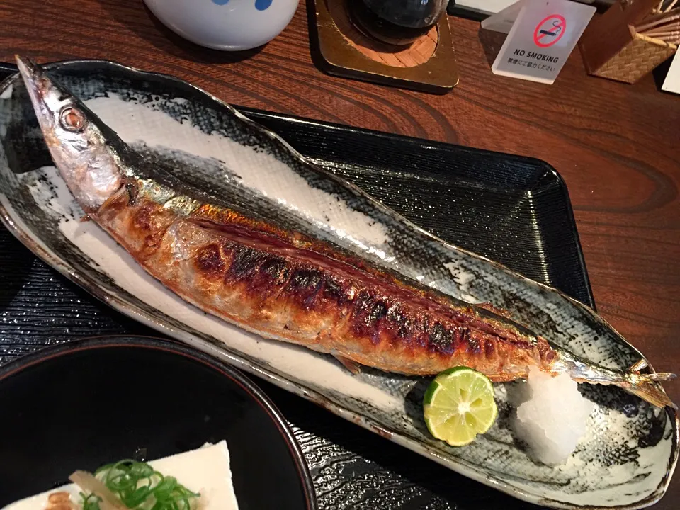 新鮮な生食用の秋刀魚を塩焼きで！！|たけうちさん